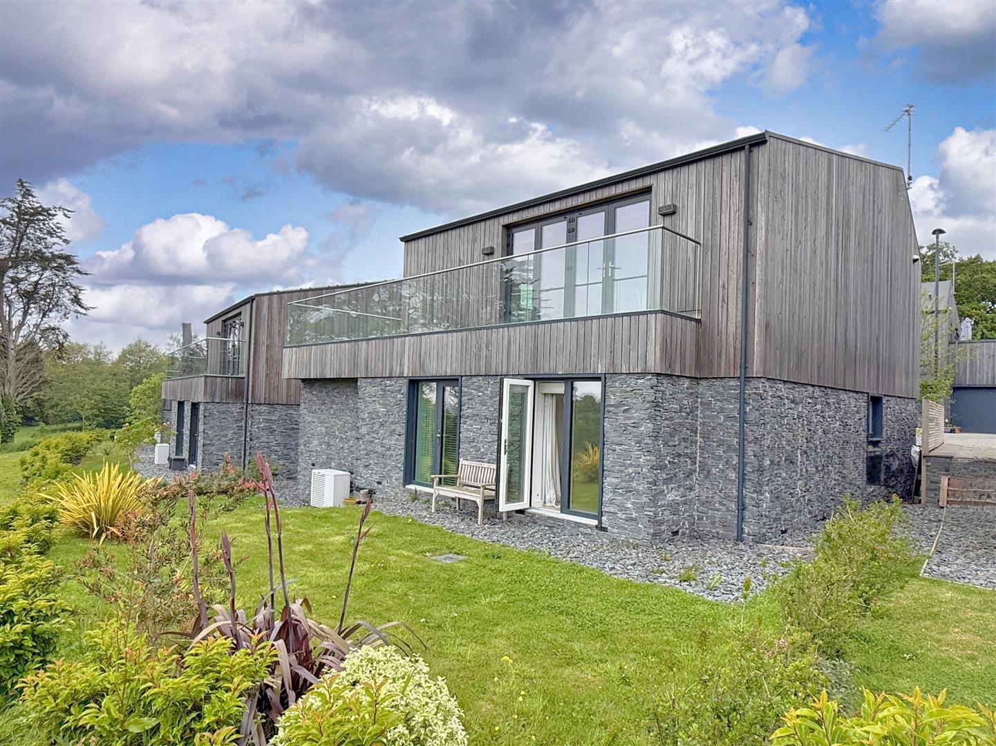 4 bed property in The Green, Falmouth